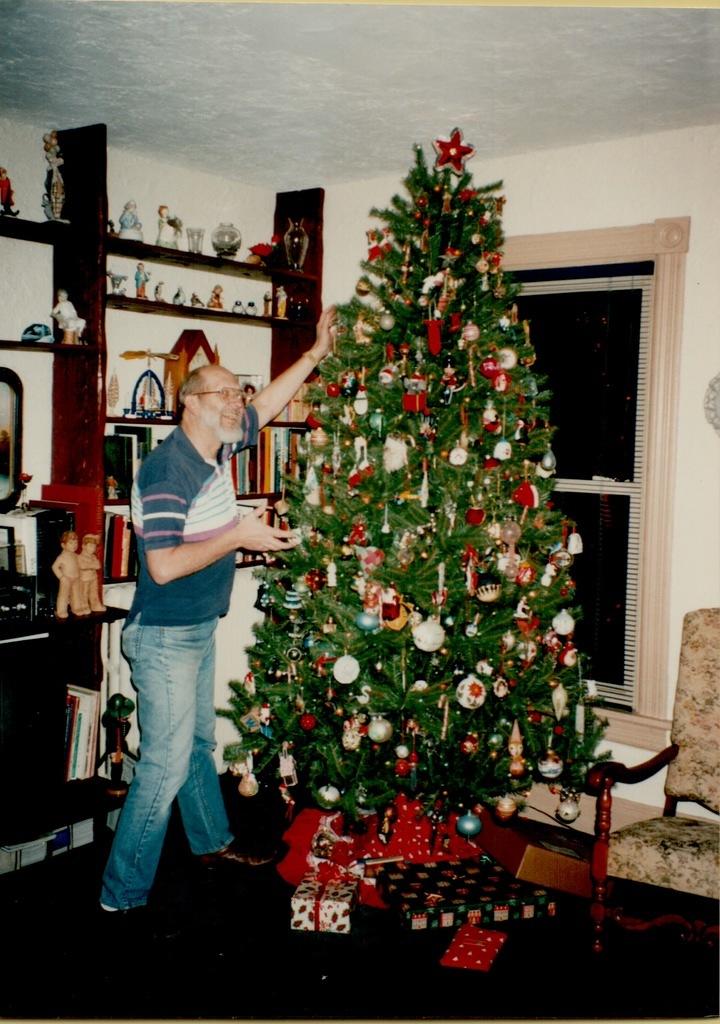 Elm Street Christmas 1998-5